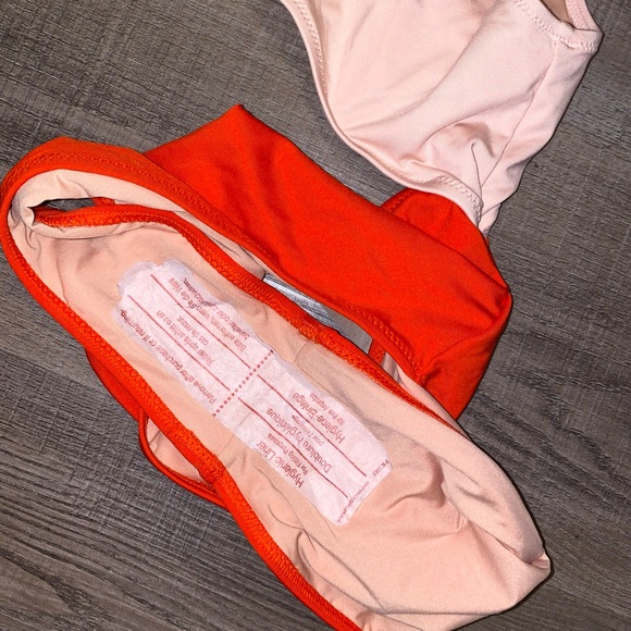 One Shoulder Color Block Swimsuit - Picture 5 of 7